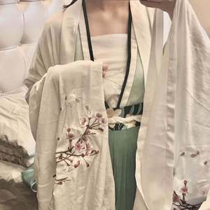 女生扒开内裤吃我香肠
